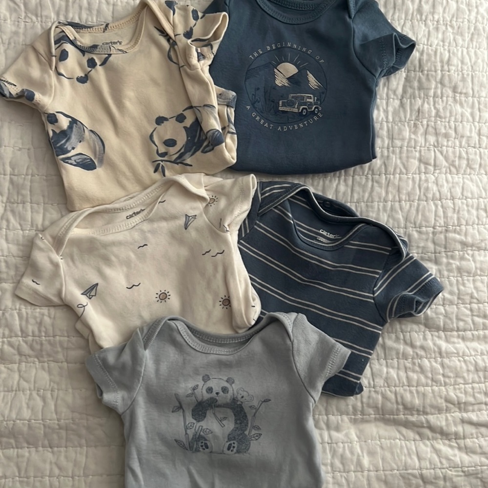 Carter’s newborn onesies- 5 pack